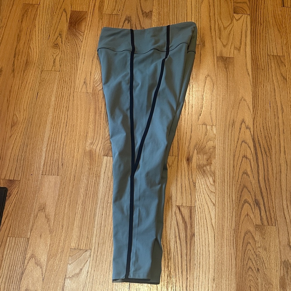 Cute detail leggings Sage green and black piping